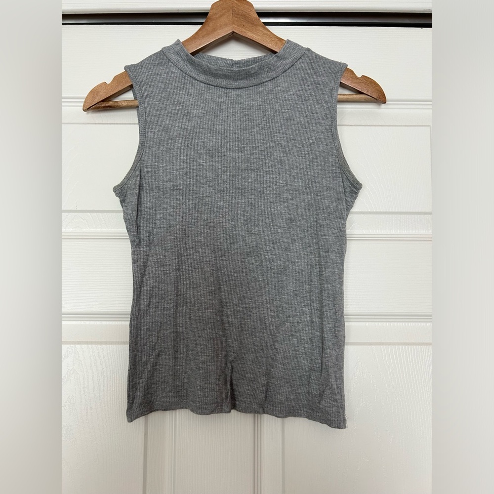Sleeveless Grey Ribbed Tank